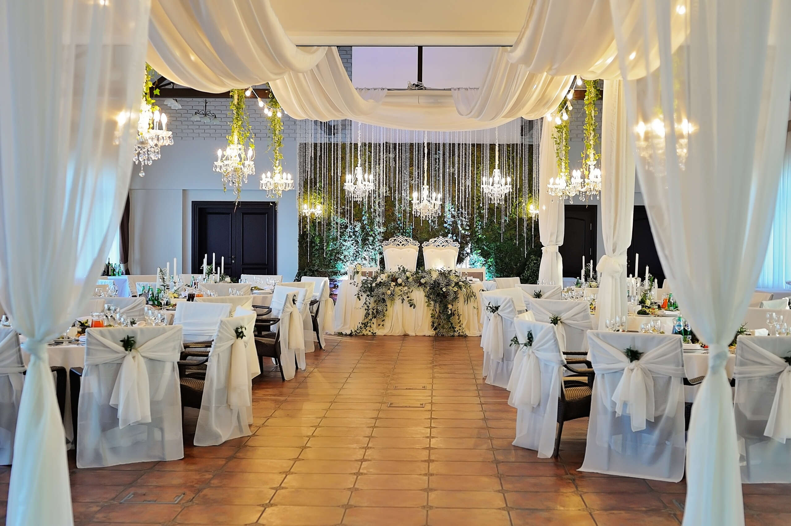 Wedding restaurant decor